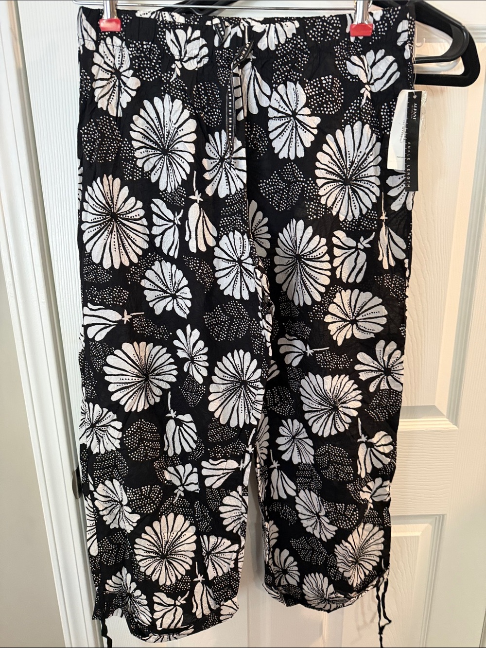 Alfani Black and White Floral Pull-On Capri Pajamas